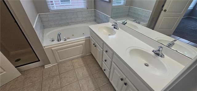 953 NW Birch Court, Grain Valley, MO 64029