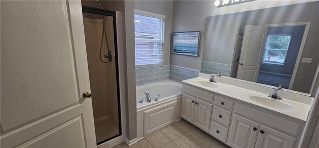953 NW Birch Court, Grain Valley, MO 64029