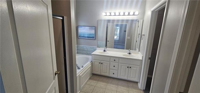 953 NW Birch Court, Grain Valley, MO 64029