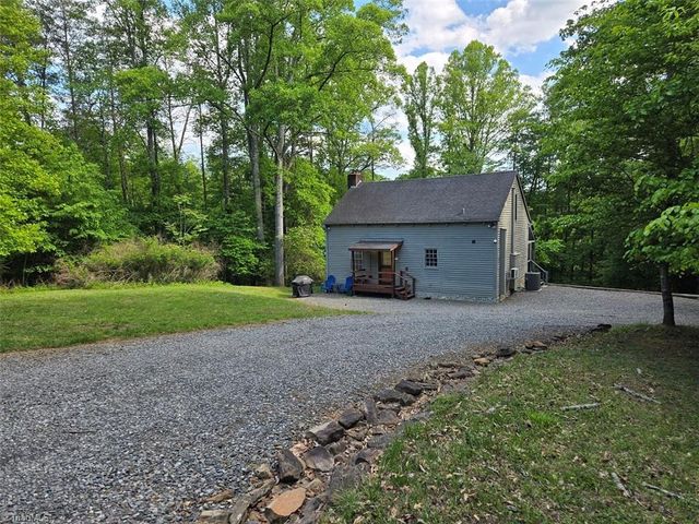 1984 Horseshoe Road, Westfield, NC 27053