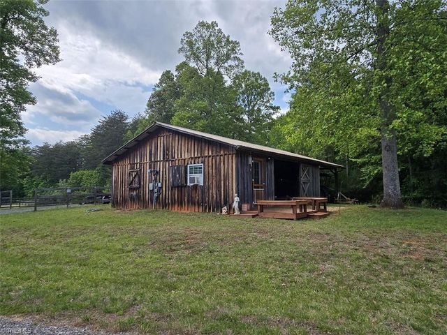 1984 Horseshoe Road, Westfield, NC 27053