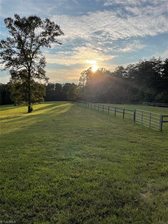 1984 Horseshoe Road, Westfield, NC 27053