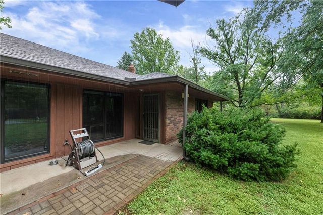 13619 Clementine Road, Smithville, MO 64089