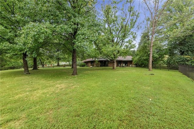 13619 Clementine Road, Smithville, MO 64089