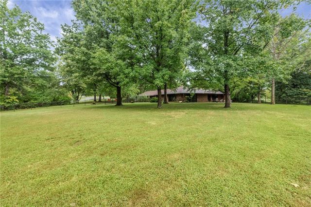 13619 Clementine Road, Smithville, MO 64089