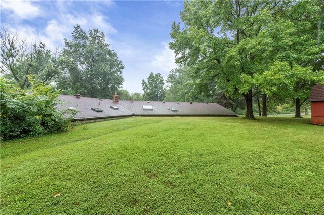 13619 Clementine Road, Smithville, MO 64089