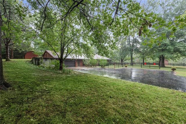 13619 Clementine Road, Smithville, MO 64089