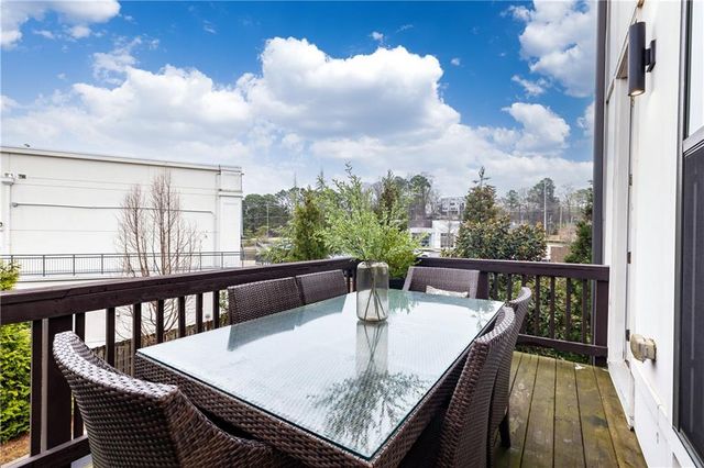 1815 La Dawn Lane NW, Atlanta, GA 30318