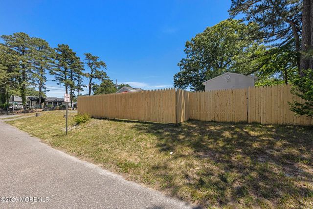 701 Buena Vista Road, Forked River, NJ 08731