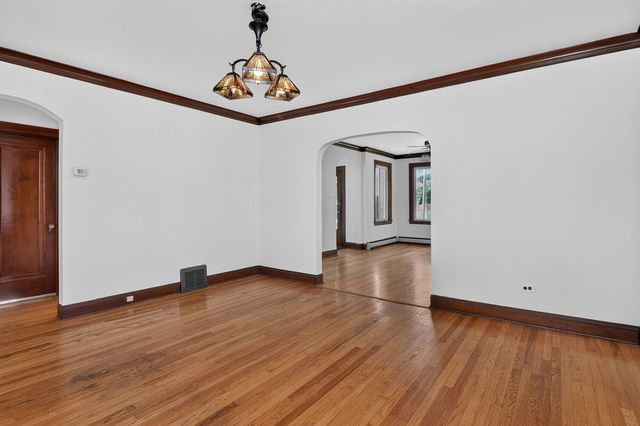 708 Mccarthy Road, Lemont, IL 60439