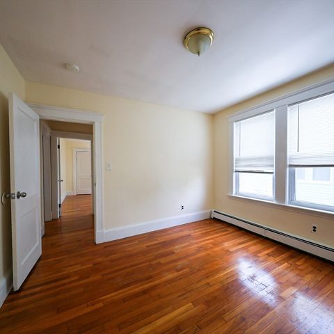 103 Memorial Park Ave 1, Lynn, MA 01902