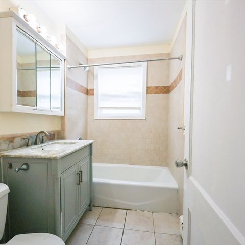 103 Memorial Park Ave 1, Lynn, MA 01902