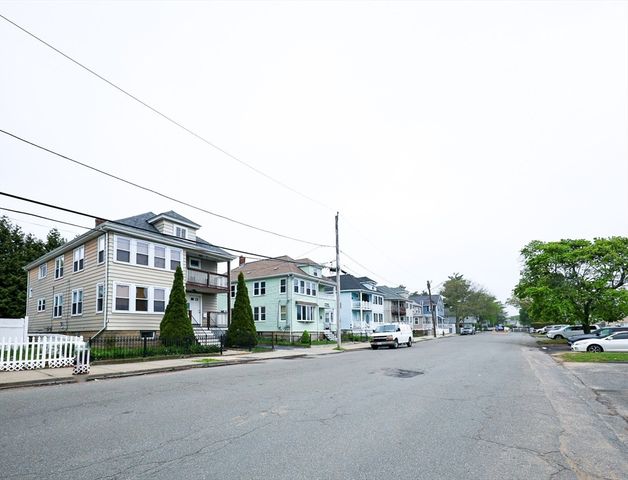 103 Memorial Park Ave 1, Lynn, MA 01902