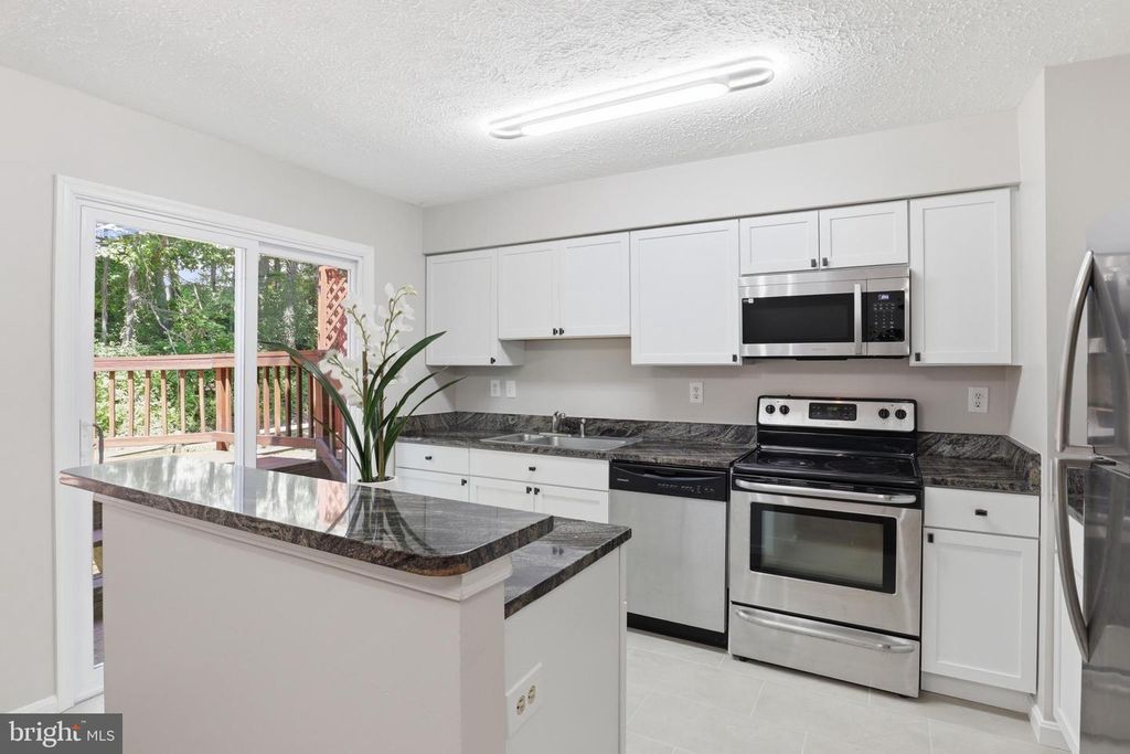 Image 10 of property listing at 7718 ORA CT, Greenbelt, MD 20770