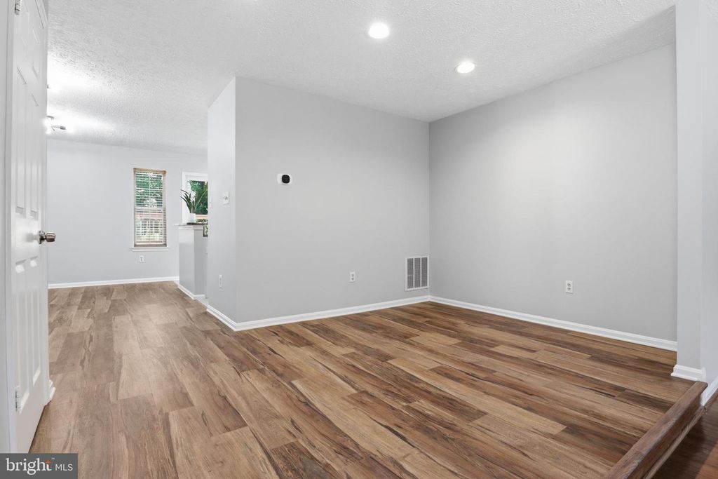 Image 6 of property listing at 7718 ORA CT, Greenbelt, MD 20770