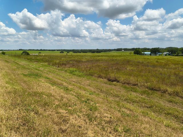 59 County Road 203, Hallettsville, TX 77964