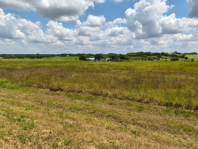 59 County Road 203, Hallettsville, TX 77964