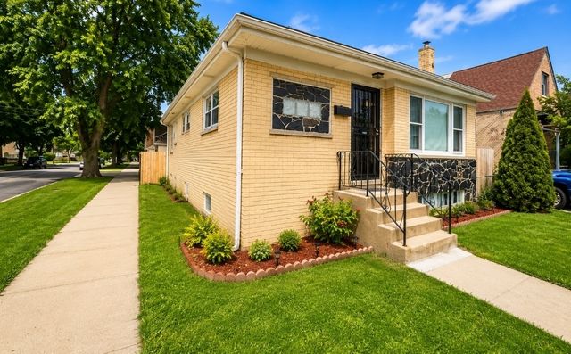 3000 N Neenah Avenue, Chicago, IL 60634