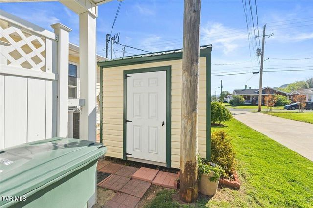 703 North Main Street Apt 3, Elizabethton, TN 37643