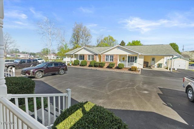 703 North Main Street Apt 3, Elizabethton, TN 37643