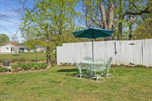 703 North Main Street Apt 3, Elizabethton, TN 37643