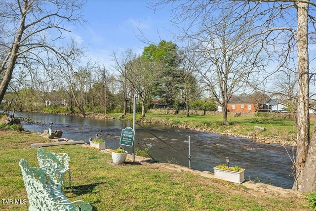 703 North Main Street Apt 3, Elizabethton, TN 37643