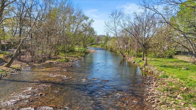 703 North Main Street Apt 3, Elizabethton, TN 37643