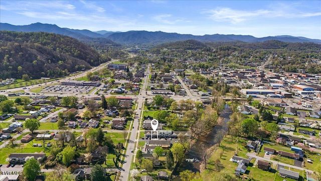 703 North Main Street Apt 3, Elizabethton, TN 37643