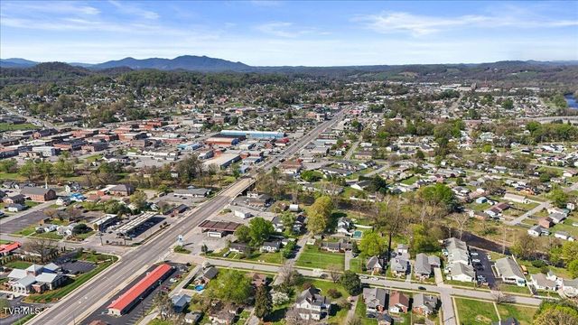 703 North Main Street Apt 3, Elizabethton, TN 37643