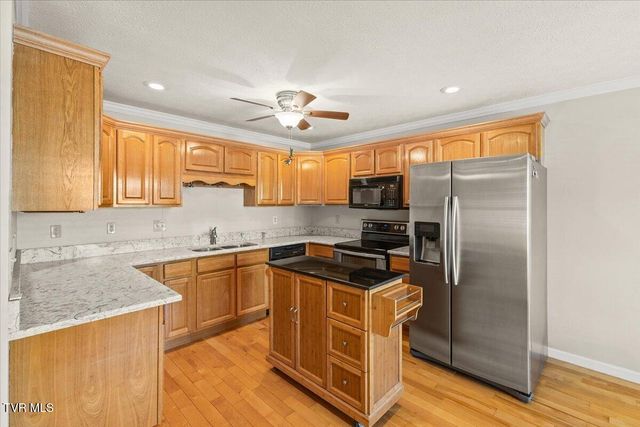 703 North Main Street Apt 3, Elizabethton, TN 37643