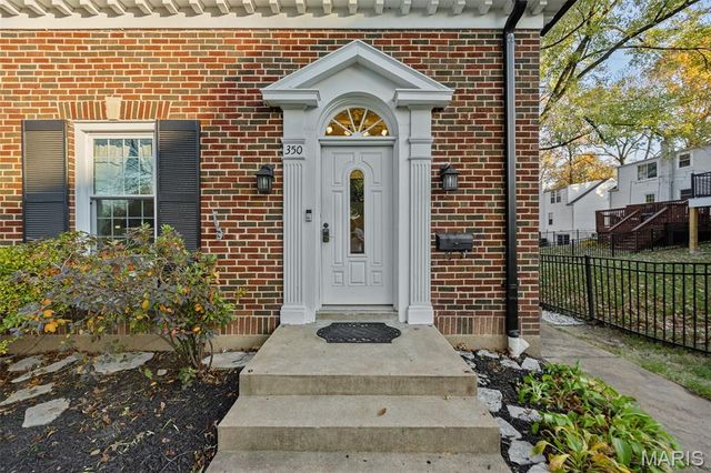 350 Rosedale Place, Webster Groves, MO 63119