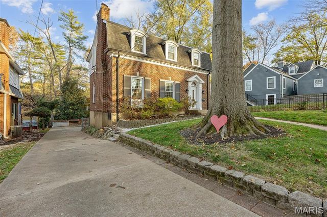 350 Rosedale Place, Webster Groves, MO 63119