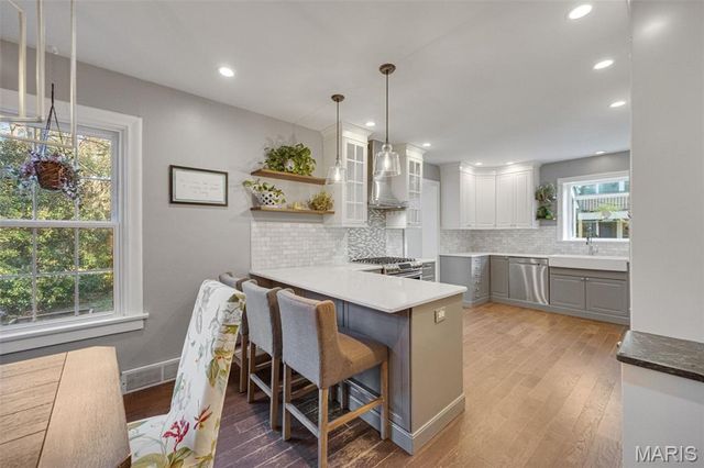 350 Rosedale Place, Webster Groves, MO 63119