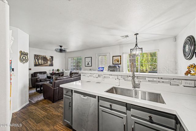 125 S 56TH Street 1, Mesa, AZ 85206