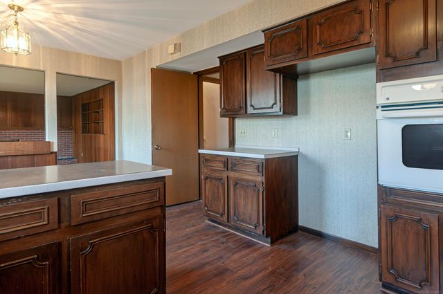 1376 Edmundton Drive, Grosse Pointe Woods, MI 48236