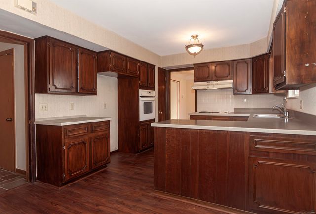 1376 Edmundton Drive, Grosse Pointe Woods, MI 48236