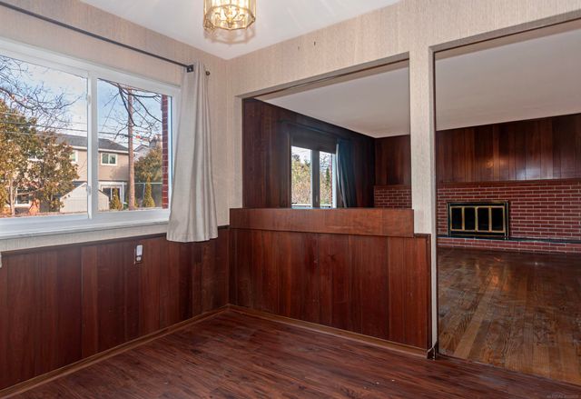 1376 Edmundton Drive, Grosse Pointe Woods, MI 48236