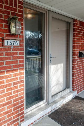 1376 Edmundton Drive, Grosse Pointe Woods, MI 48236