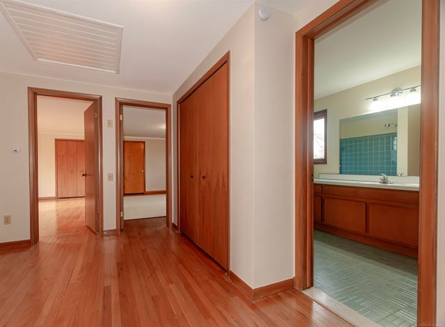 1376 Edmundton Drive, Grosse Pointe Woods, MI 48236