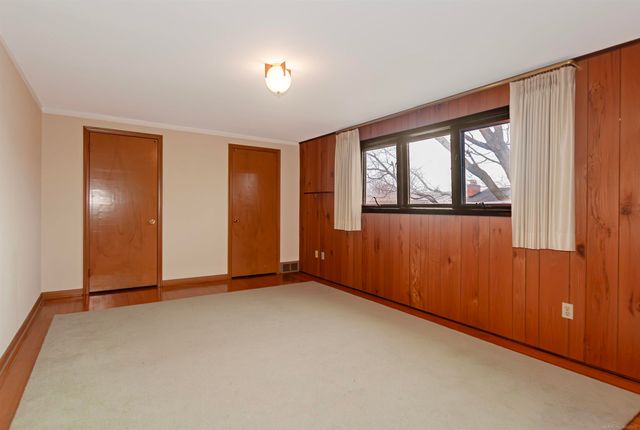 1376 Edmundton Drive, Grosse Pointe Woods, MI 48236