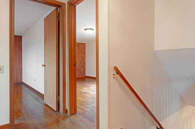 1376 Edmundton Drive, Grosse Pointe Woods, MI 48236