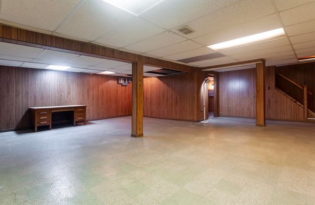 1376 Edmundton Drive, Grosse Pointe Woods, MI 48236