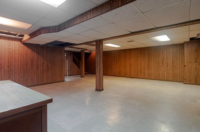 1376 Edmundton Drive, Grosse Pointe Woods, MI 48236