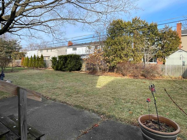 1376 Edmundton Drive, Grosse Pointe Woods, MI 48236