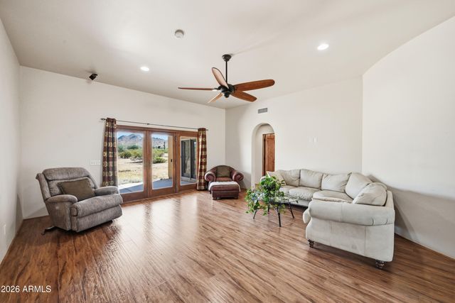 9121 W QUAIL Trail W, Queen Creek, AZ 85144