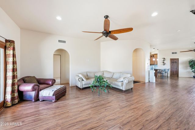 9121 W QUAIL Trail W, Queen Creek, AZ 85144