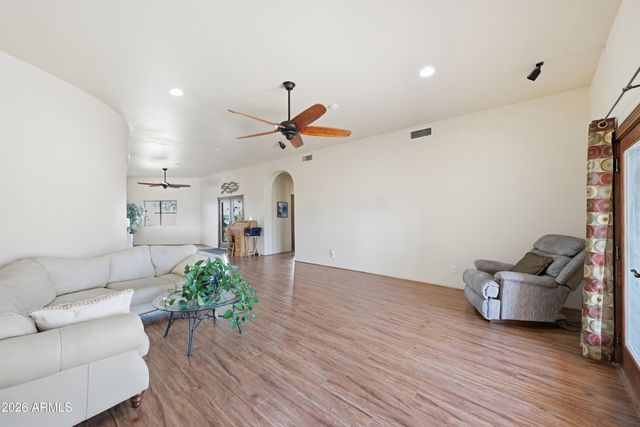 9121 W QUAIL Trail W, Queen Creek, AZ 85144