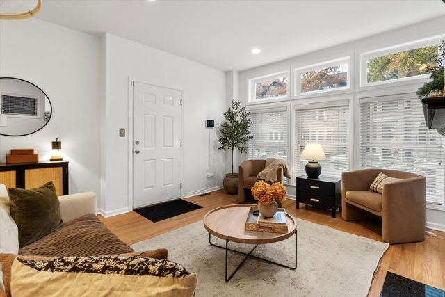 3531 N Reta Avenue 1, Chicago, IL 60657