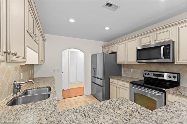 1595 Langdon Village Drive, Clemmons, NC 27012