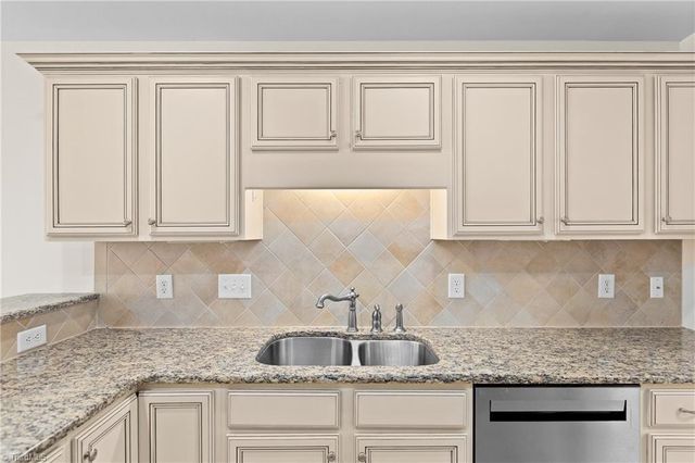 1595 Langdon Village Drive, Clemmons, NC 27012